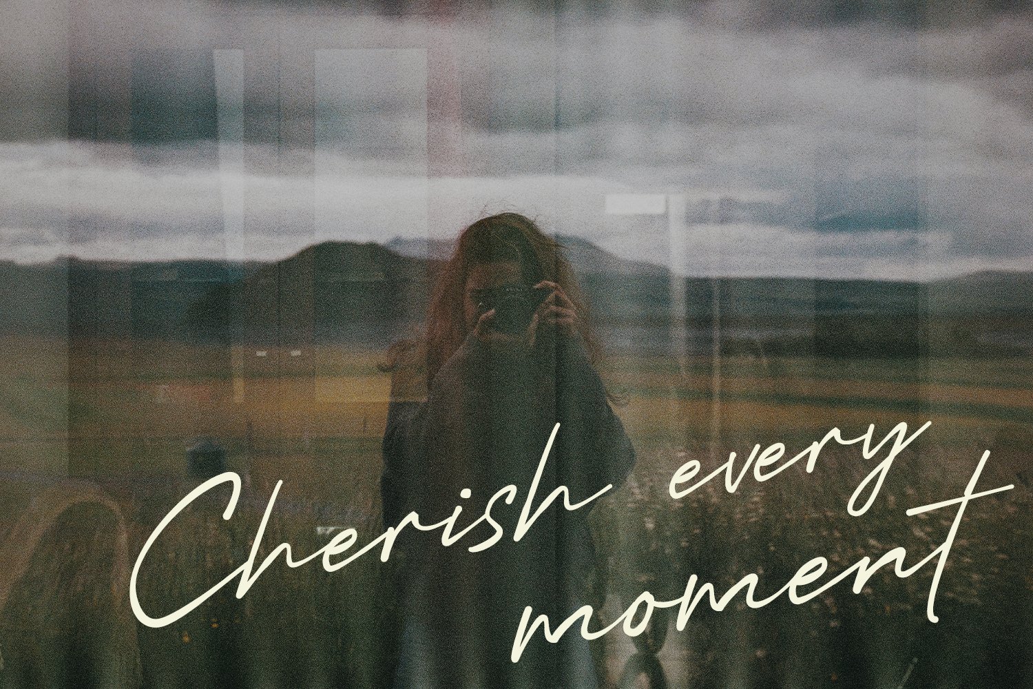 Mustineos Kedisyom Chic Feminine Script Font