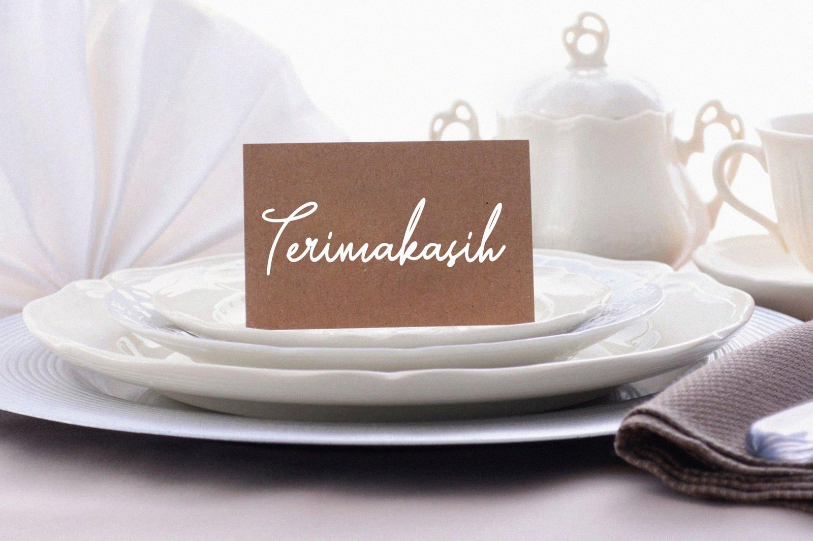 Mathildaine - Luxury Signature Font