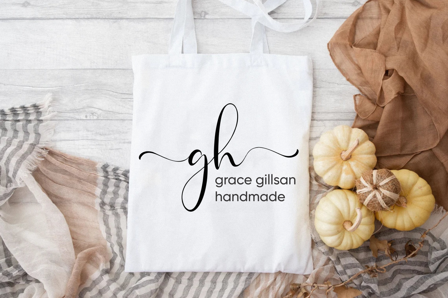 Magnolina - A Script font With Heart Connected and Swash
