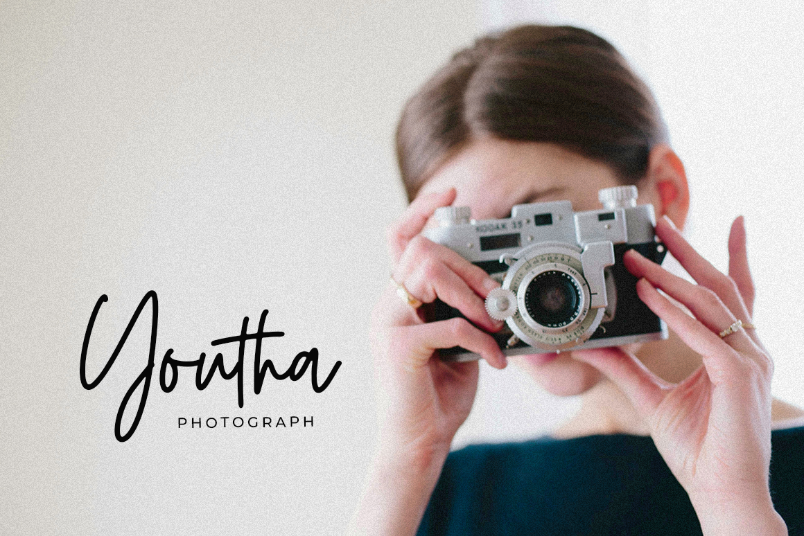 Rockville Modern Signature Font